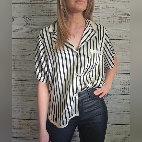 Vintage Victoria's Secret Black and White Stripe Top - medium - Picture 3 of 10
